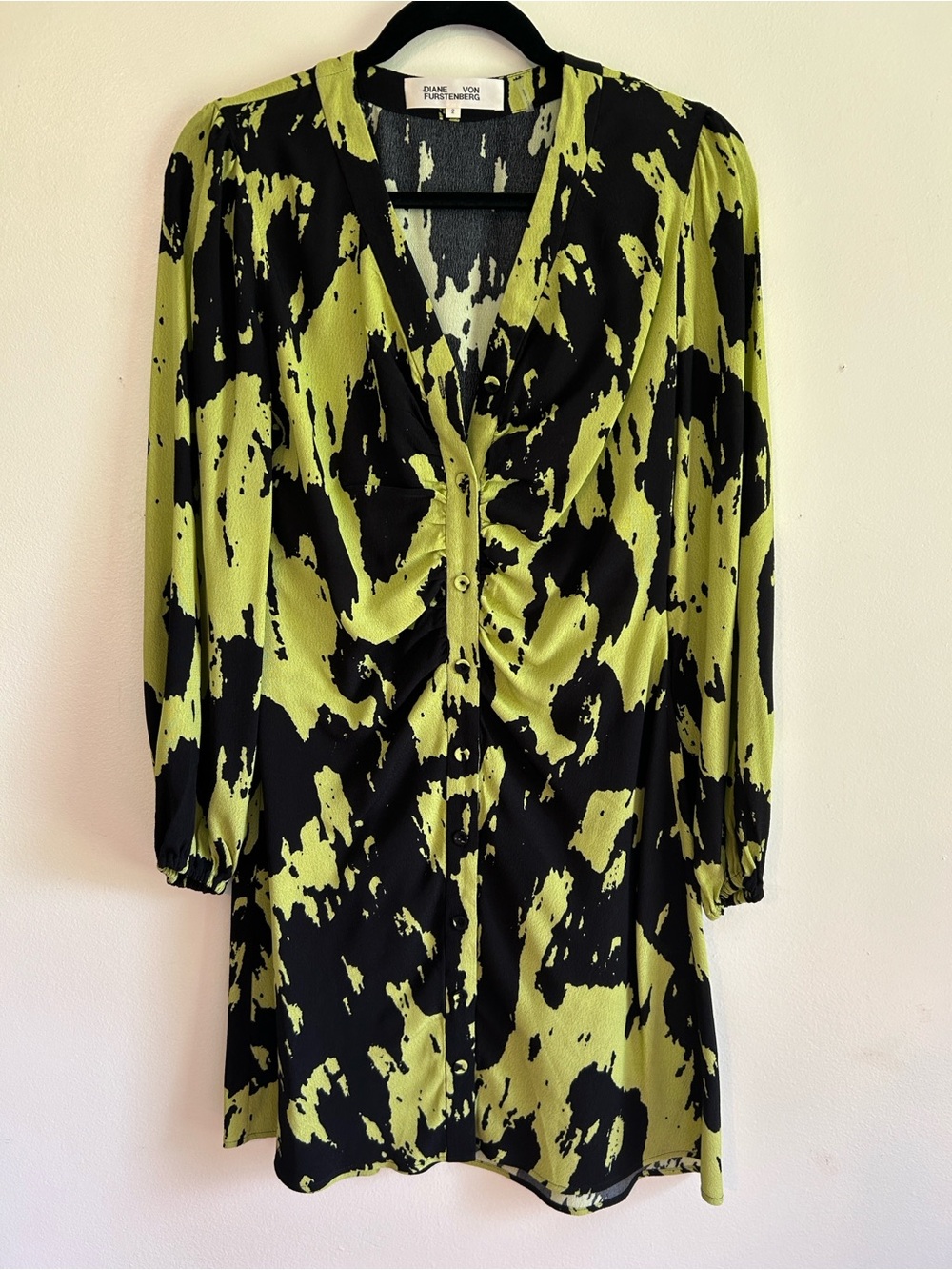 Diane von Furstenberg Green & Black Abstract V-Neck Dress NWOT Size 2